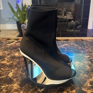 Aldo Ulysses-98 Black Back Zip Peep Toe Ankle High Heel Booties - Women’s Size 6